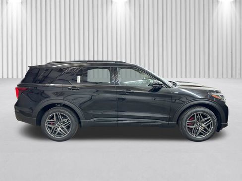 New 2026 Ford Explorer ST-Line w/ ST-Line Street Pack AWD/4WD image 3