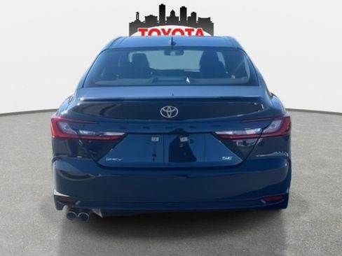 Used 2025 Toyota Camry SE image 6