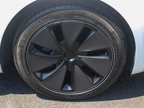 Used 2025 Tesla Model 3 image 11