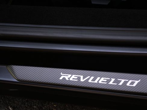 Used 2025 Lamborghini Revuelto AWD/4WD image 28