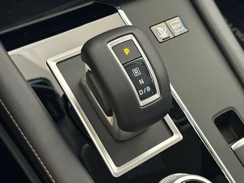 New 2025 Mitsubishi Outlander SE image 21