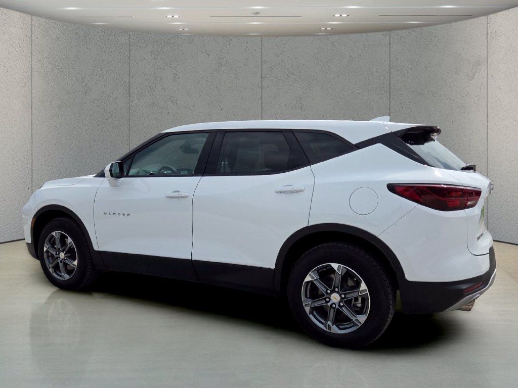 Used 2025 Chevrolet Blazer LT AWD/4WD image 9