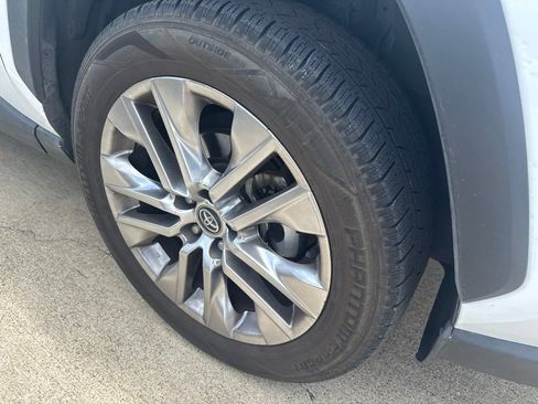 Used 2020 Toyota RAV4 XLE Premium FWD image 2