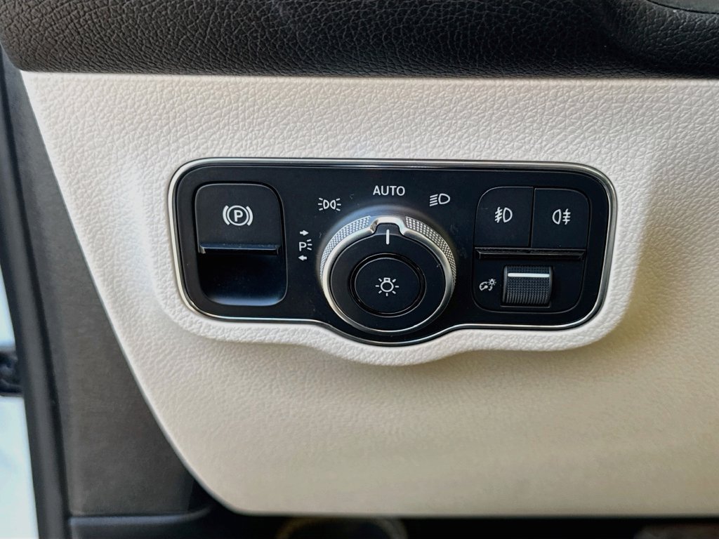Used 2020 Mercedes-Benz GLB 250 4MATIC image 12