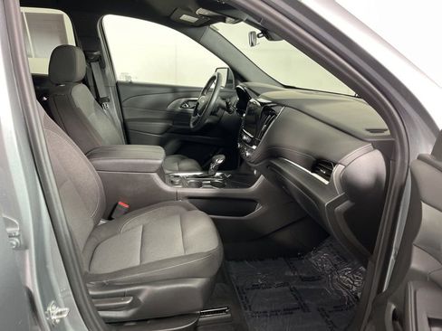 Used 2023 Chevrolet Traverse LT image 6