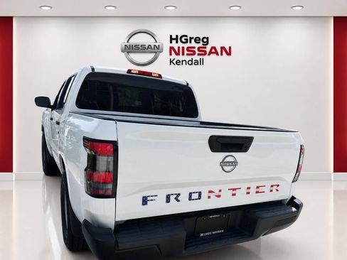 Used 2022 Nissan Frontier S RWD image 2