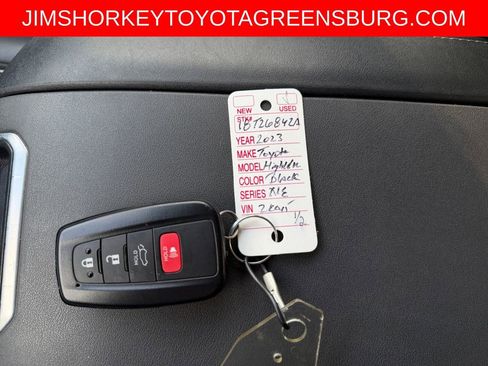 Used 2023 Toyota Highlander XLE AWD/4WD image 29