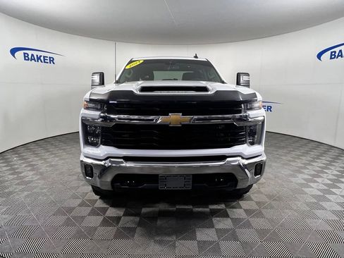 Used 2024 Chevrolet Silverado 2500 LT AWD/4WD image 9