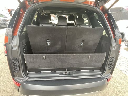 Used 2018 Land Rover Discovery HSE image 29