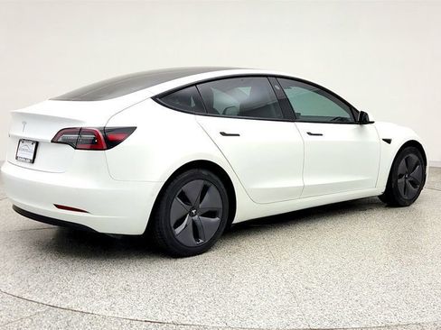 Used 2022 Tesla Model 3 Standard Range image 5