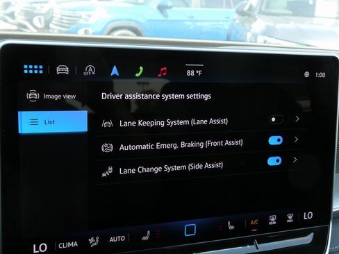 New 2025 Volkswagen Tiguan SE image 40