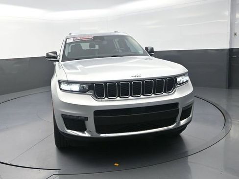 Used 2022 Jeep Grand Cherokee L Limited AWD/4WD image 5