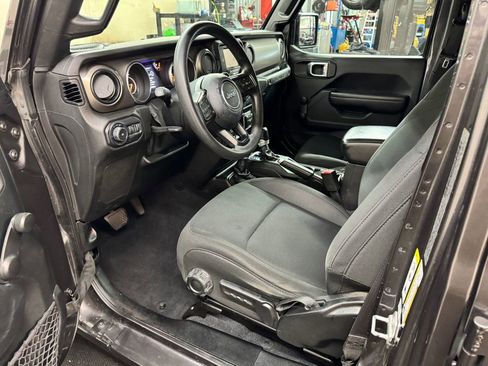 Used 2018 Jeep Wrangler Unlimited Sport AWD/4WD image 13