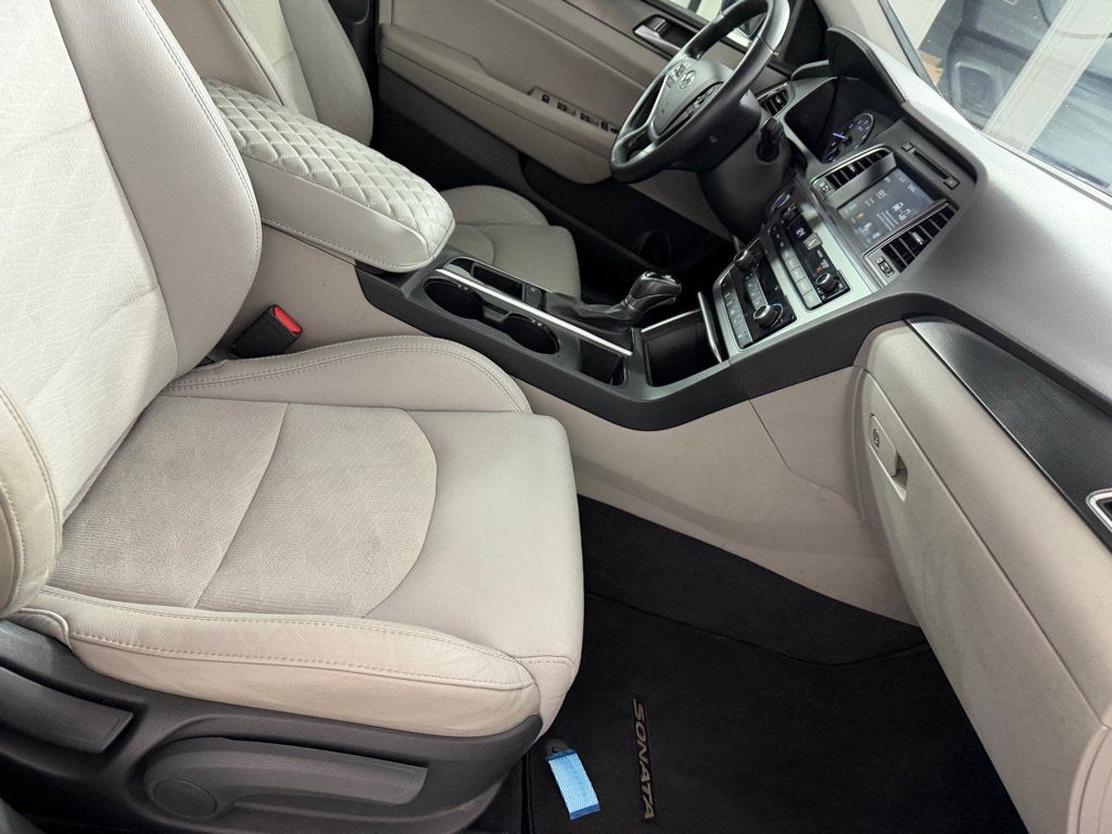Used 2016 Hyundai Sonata Sport w/ Option Group 1V FWD image 24