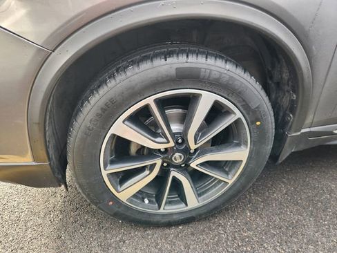 Used 2019 Nissan Rogue SL w/ Premium Package image 10