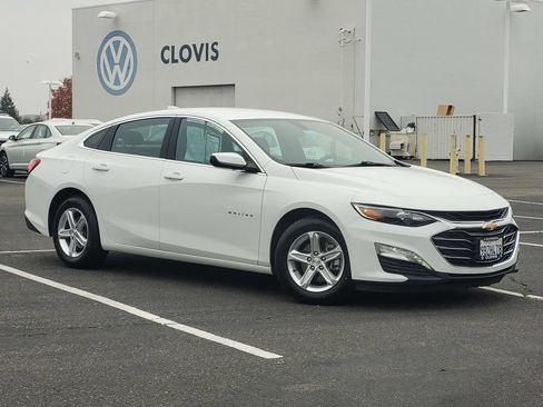 Used 2022 Chevrolet Malibu LT FWD image 2