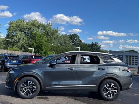 Used 2023 Kia Sportage EX AWD/4WD image 17