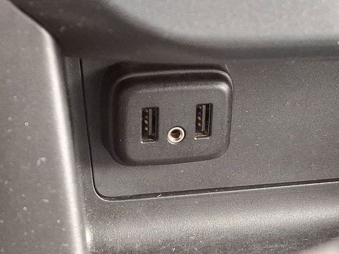 Used 2019 Chevrolet Colorado Z71 image 25