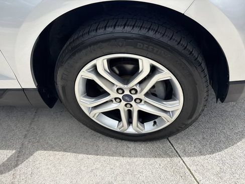 Used 2018 Ford Edge Titanium w/ Equipment Group 301A FWD image 10