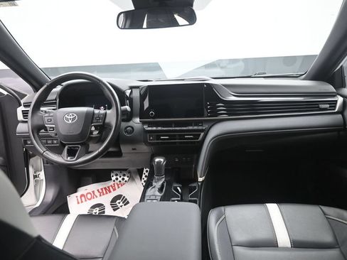 Used 2025 Toyota Camry SE FWD image 12