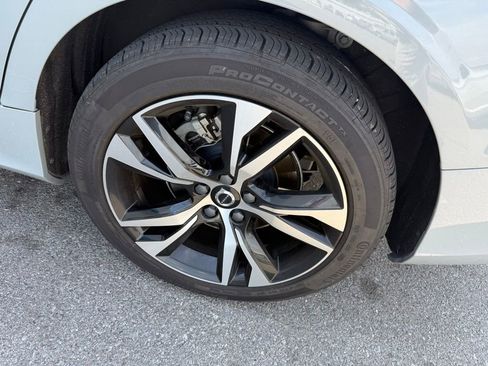 Used 2024 Volvo S60 B5 Plus FWD image 5