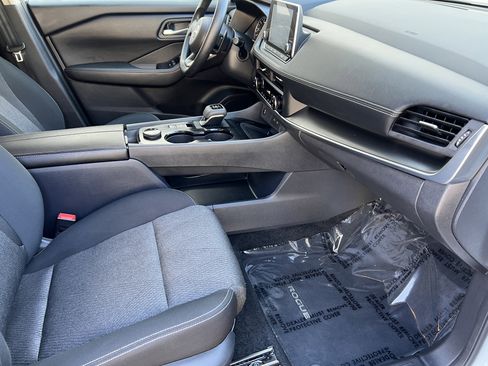 Used 2024 Nissan Rogue SV image 22