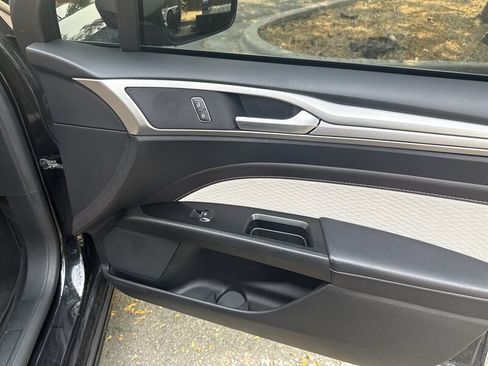 Used 2019 Ford Fusion SE w/ Equipment Group 151A FWD image 21