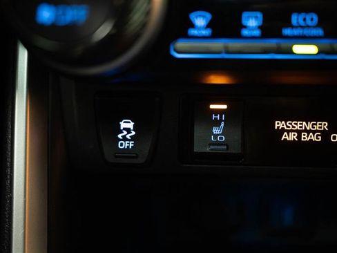 Used 2020 Toyota RAV4 XSE AWD/4WD image 23