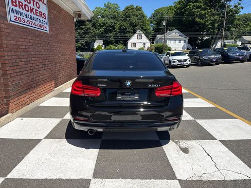 Used 2018 BMW 320i xDrive Sedan AWD/4WD image 9
