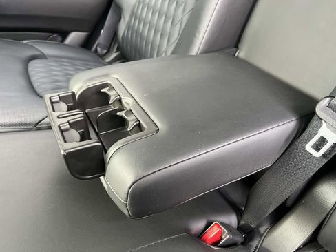 Used 2024 INFINITI QX80 Sensory image 17