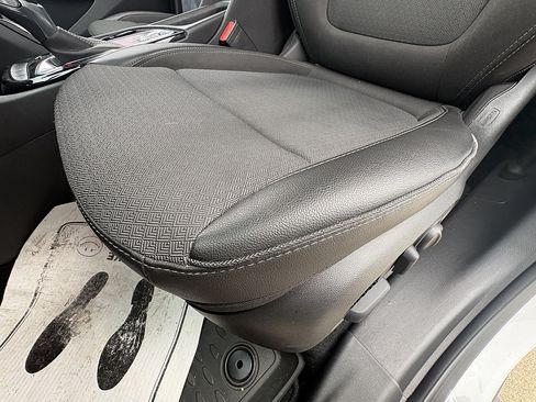 Used 2023 Buick Encore GX Preferred w/ Cold Weather Comfort Package FWD image 32