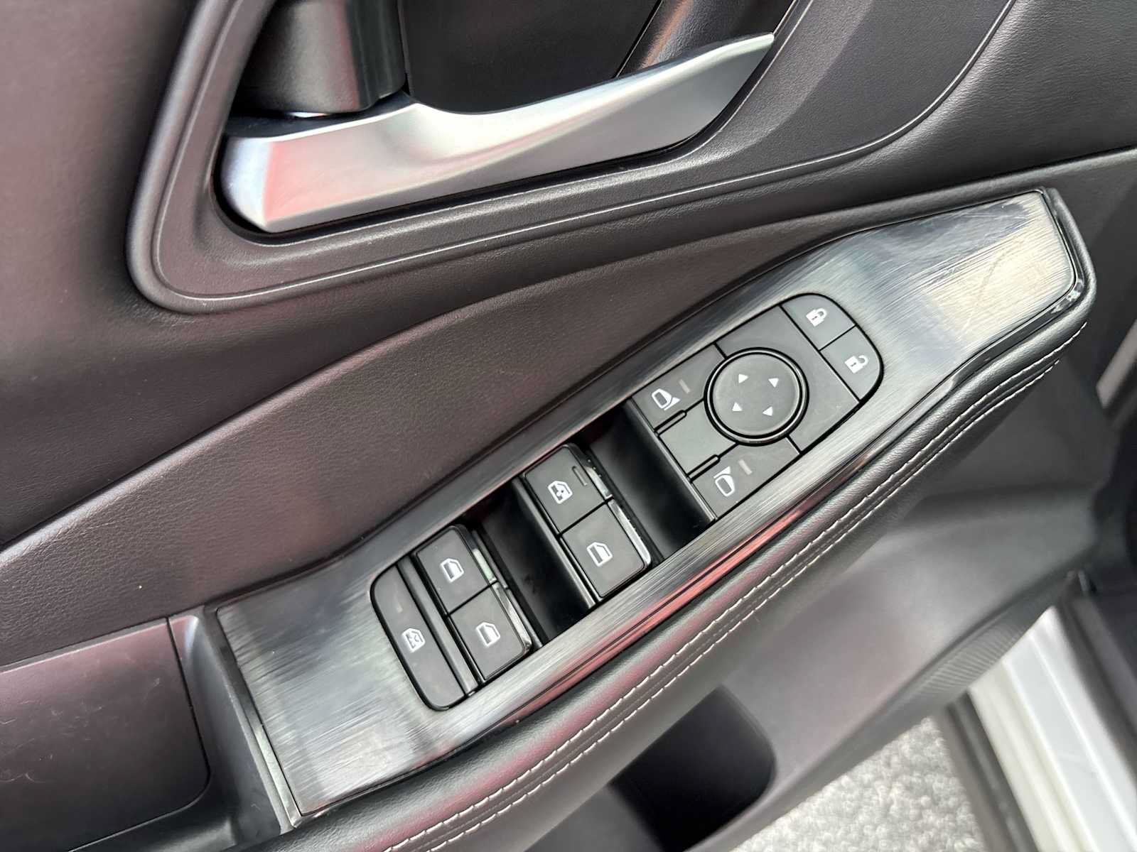 Used 2025 Nissan Rogue SV FWD image 22