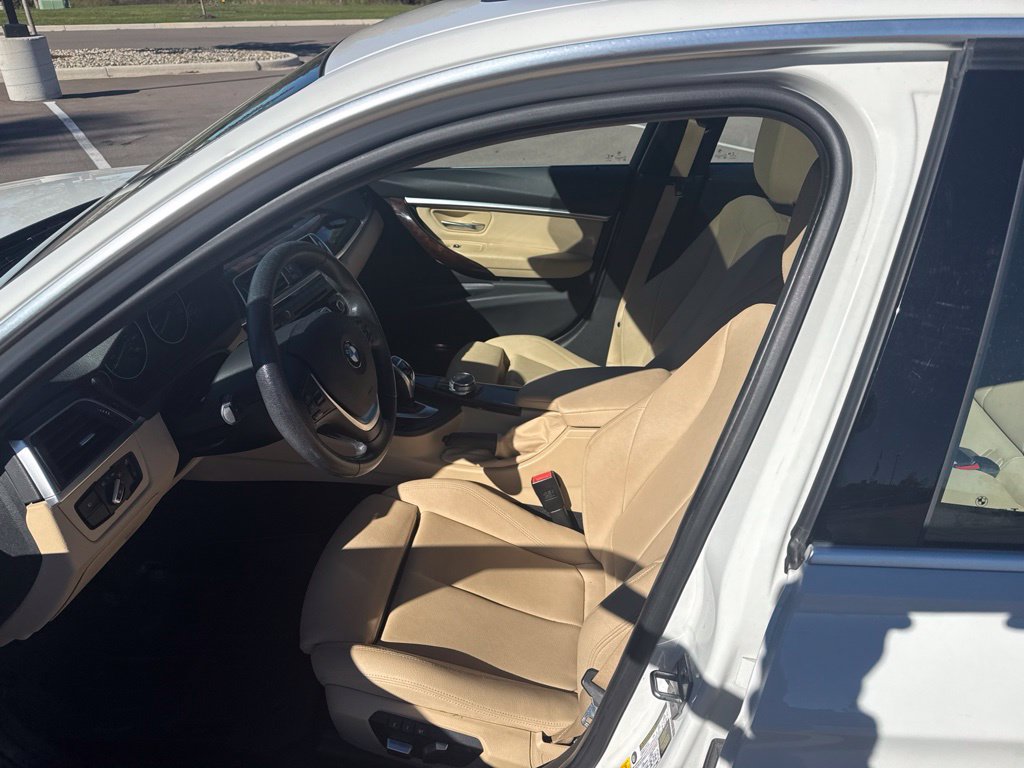 Used 2017 BMW 330i xDrive Sedan AWD/4WD image 4