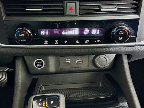 Used 2023 Nissan Rogue SV image 16