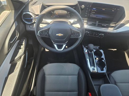 New 2026 Chevrolet Trax LT w/ LT Convenience Package FWD image 9