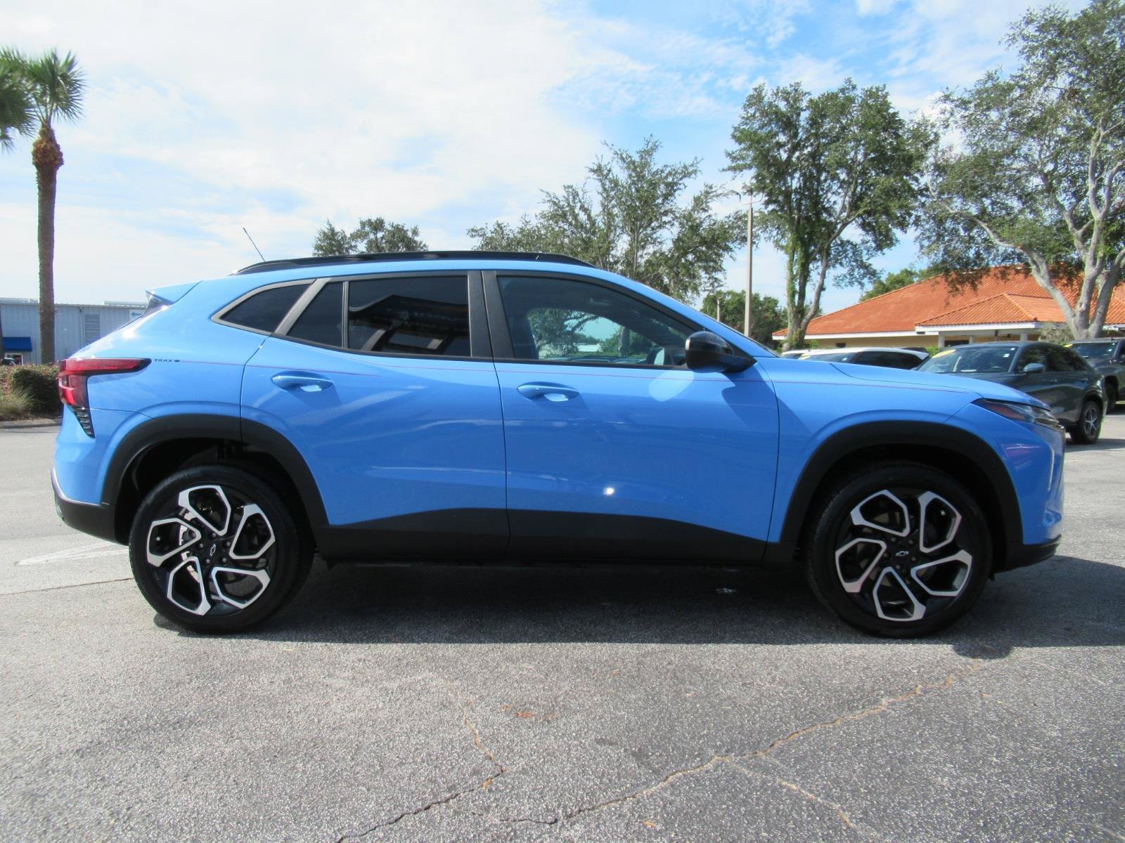 Used 2024 Chevrolet Trax RS w/ Sunroof Package FWD image 5