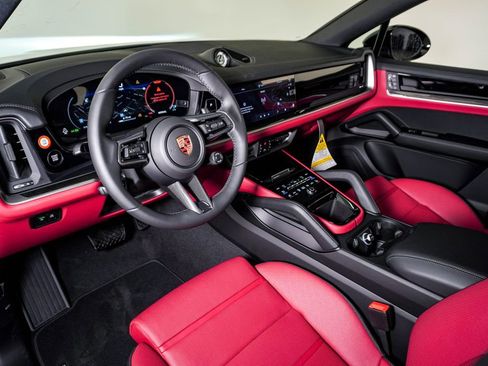 New 2026 Porsche Cayenne Coupe image 4