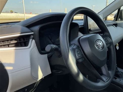 Used 2026 Toyota Corolla Cross L image 10