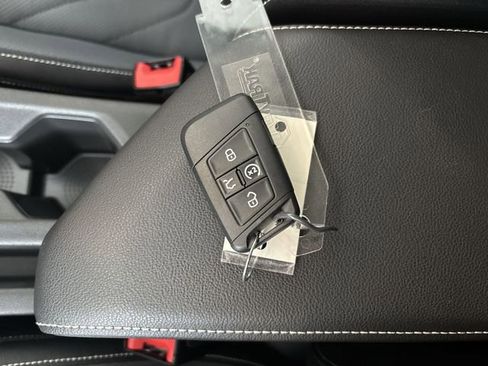 Used 2025 Volkswagen Jetta SEL image 33