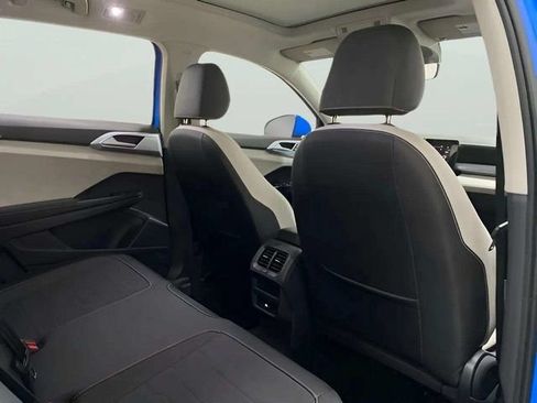 Used 2025 Volkswagen Taos SE w/ Panoramic Sunroof Package AWD/4WD image 22