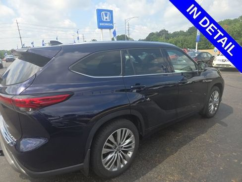 Used 2022 Toyota Highlander Platinum AWD/4WD image 4