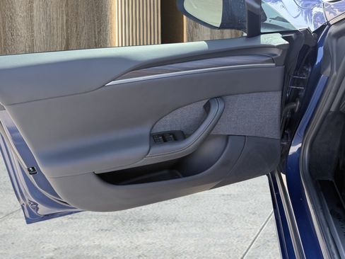 Used 2025 Tesla Model S AWD/4WD image 18