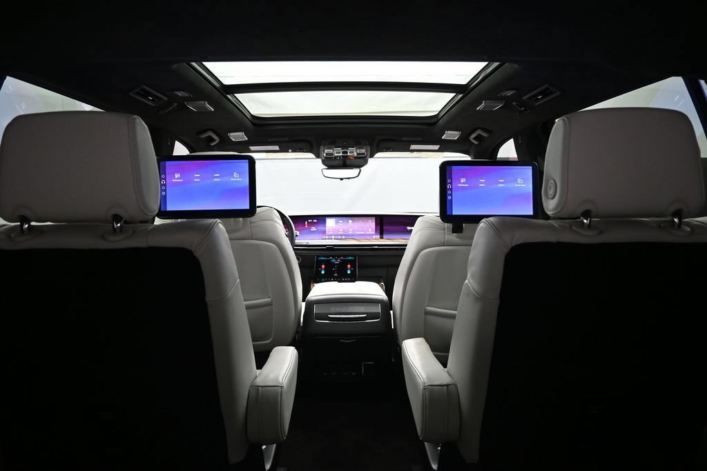 Certified 2025 Cadillac Escalade ESV Sport Platinum w/ LPO, Floor Liner Package AWD/4WD image 38