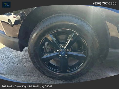 Used 2021 Ford Edge SE image 11