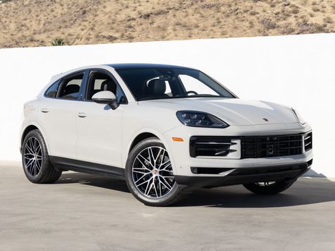 Certified 2025 Porsche Cayenne Coupe image 9