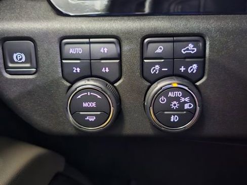 Used 2024 Chevrolet Silverado 2500 ZR2 w/ Technology Package AWD/4WD image 34