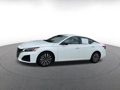 Used 2025 Nissan Altima 2.5 SV image 8