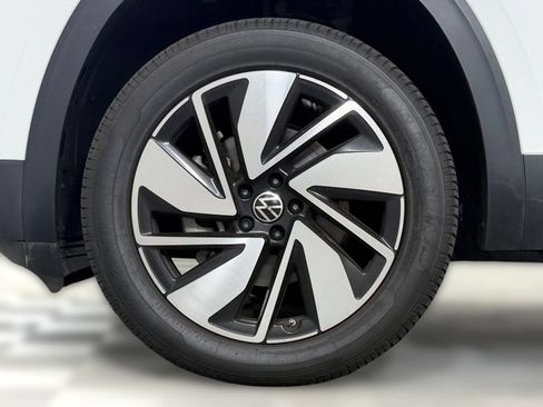 Used 2024 Volkswagen Atlas SE FWD image 12