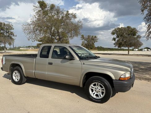 Used 2004 Dodge Dakota 2WD Club Cab w/ Tire & Handling Group image 37