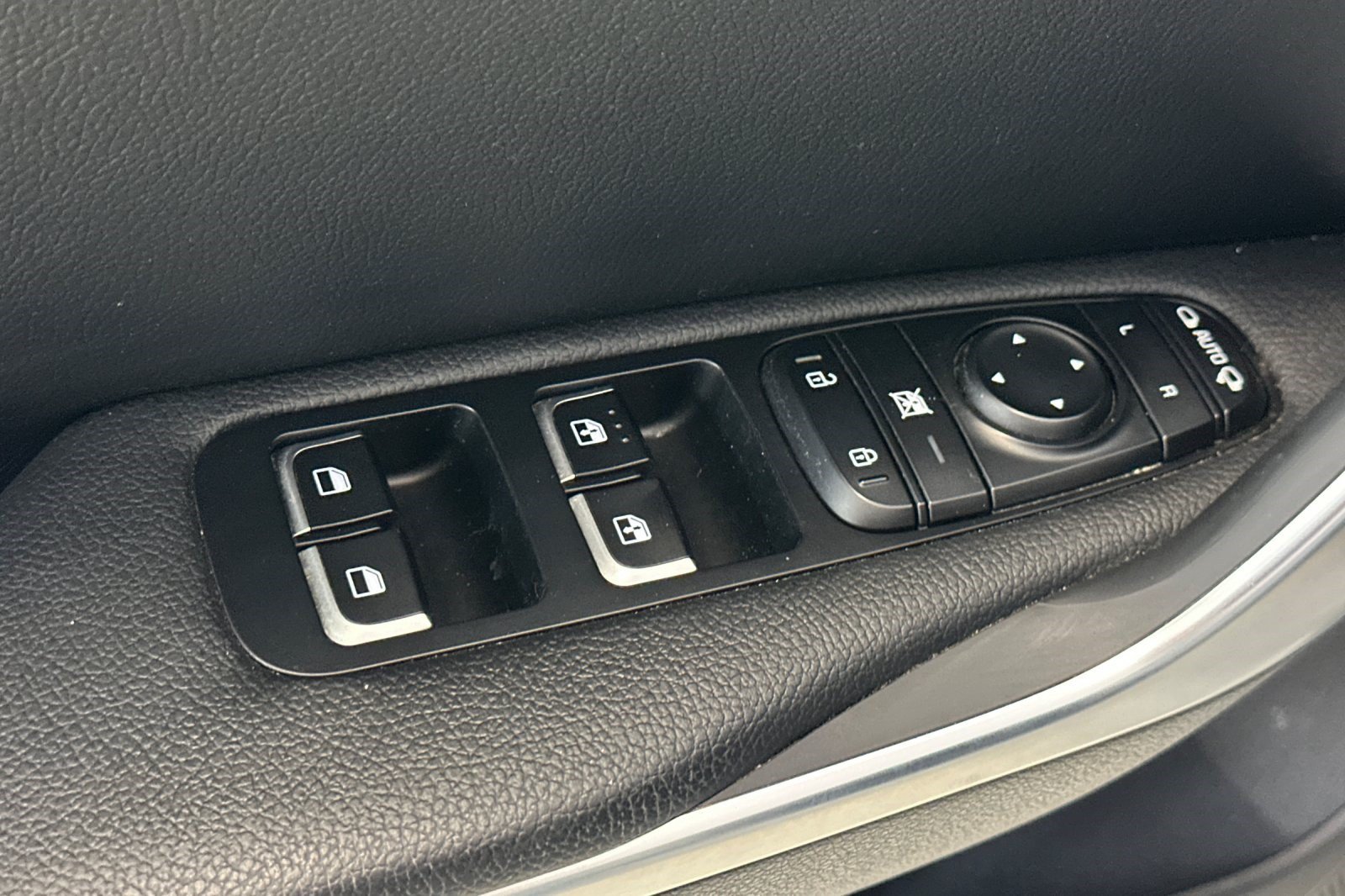 Used 2022 Kia Stinger GT1 RWD image 13